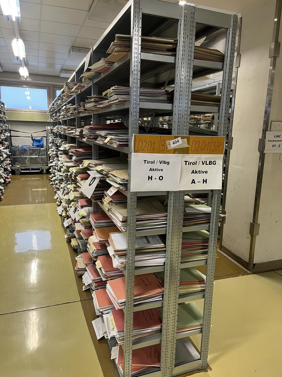 ca. 7.8 Laufmeter Steckregalanlage mit Fachb&ouml;den, 60cm tief, 224cm hoch