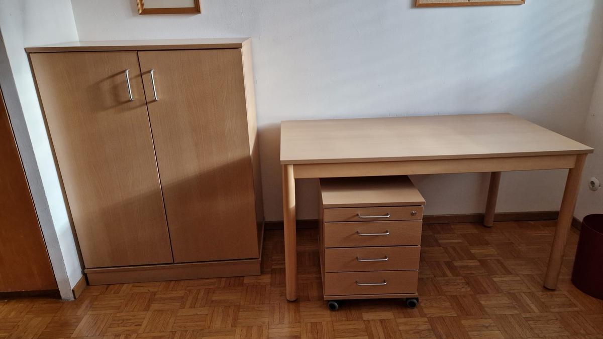 B&uuml;rom&ouml;bel Einrichtung bestehend aus: Kommode 90 cm lang x 50 cm tief x 120 cm hoch, Tisch 135 cm lang x 70 cm breit x 74 cm hoch, Rollcontainer 44 cm breit x 56 cm tief x 56 cm hoch?d=2025-12-22 15:24:52