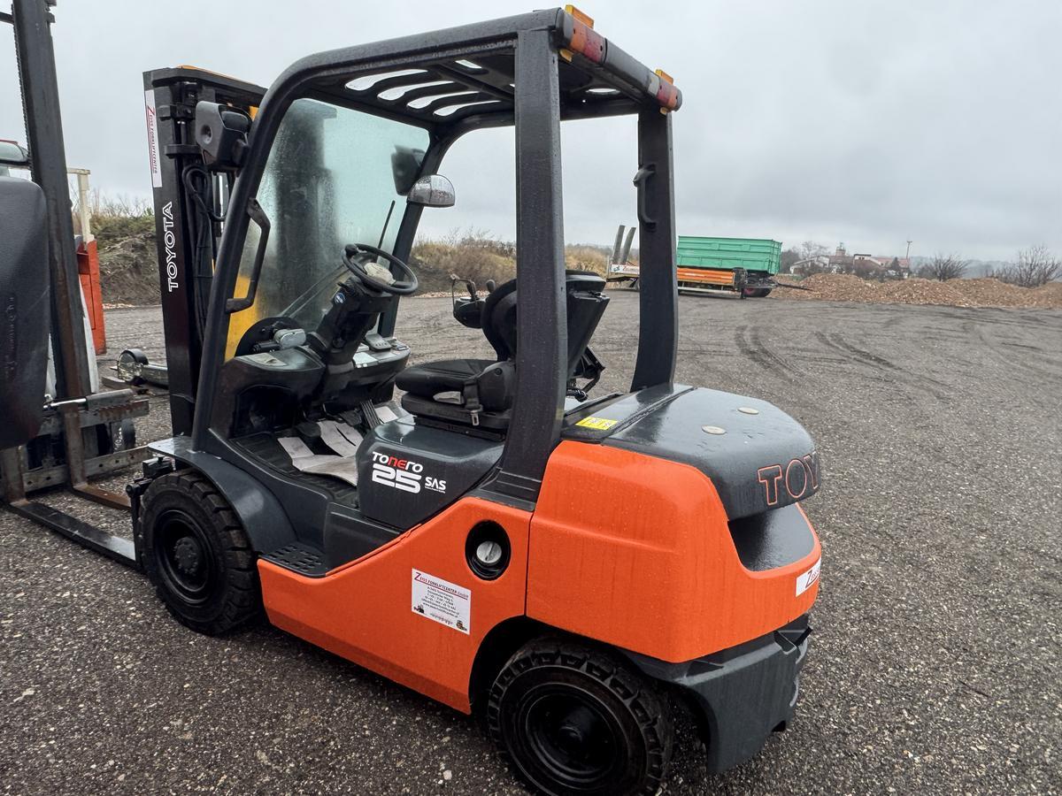Toyota Dieselstapler 8FDF25?d=2026-01-22 22:22:25