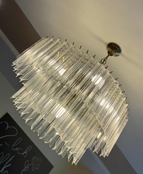 Kronleuchter, bestehend aus Hartplastik-Elementen?d=2026-01-10 05:55:24