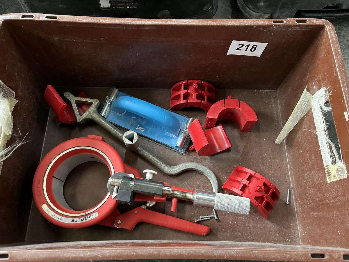 Werkzeugkiste bef&uuml;llt mit Handwerkzeugen UNIPIPE?d=2026-01-10 05:55:29