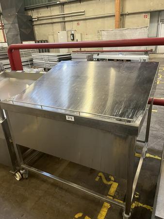 Edelstahl Fisch - Gastroverkaufstisch, rollbar, ca. 130x107x120cm