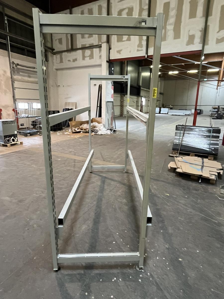 ca. 18 Laufmeter Regalanlage, 10 Stk. Regalsteher, ca. 2600x950x2200mm, Auflagebreite ca. 900mm, 36 Stk. Balken?d=2026-01-13 17:50:34