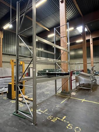 29.7 Laufmeter Schwerlastregale, ca. 4500x1050mm, ca. 132 Palettenpl�tze, Nutzlast 1000kg pro Palette, 66 Balken 270cm, 12 Stk. Steher 450cm