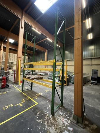 27 Laufmeter Schwerlastregale, ca. 4500x800mm, ca. 80 Palettenpl�tze, Nutzlast 1000kg pro Palette, 60 Balken 270cm, 11 Stk. Steher 450cm