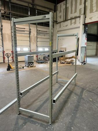 ca. 18 Laufmeter Regalanlage, 10 Stk. Regalsteher, ca. 2600x950x2200mm, Auflagebreite ca. 900mm, 36 Stk. Balken