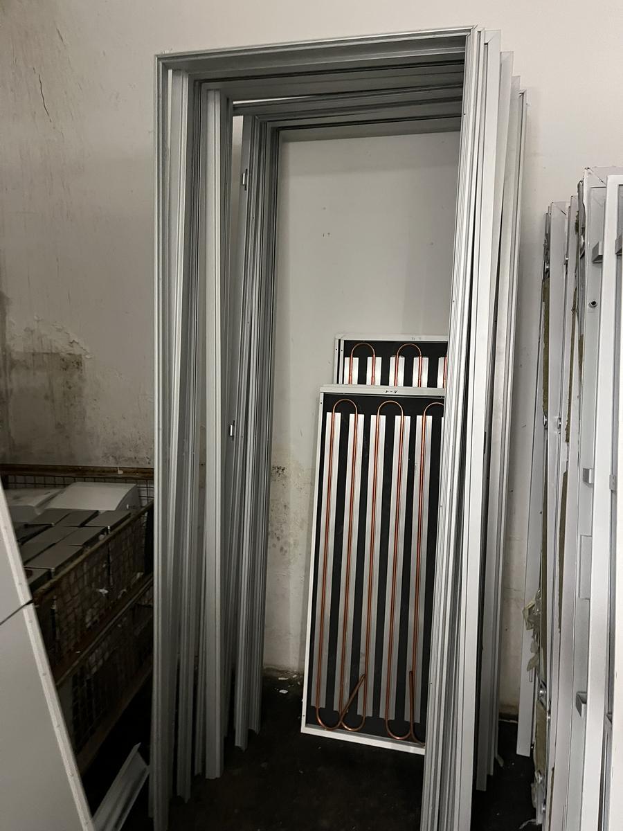 9 Stk. Glast&uuml;ren mit T&uuml;rbeschl&auml;gen und Druckergarnituren?d=2026-01-13 17:39:41