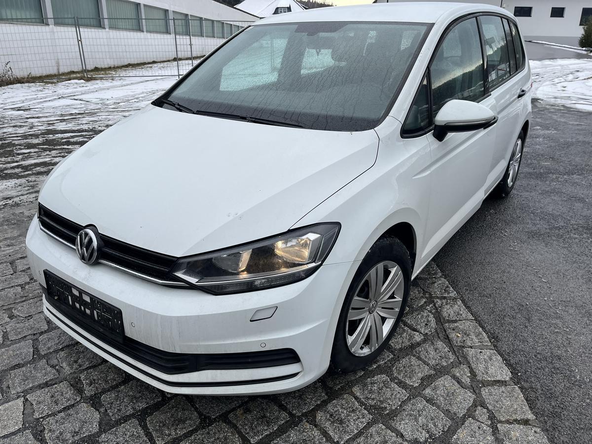 VW Touran, wei&szlig;, BJ 06/2016, Diesel, 81 kW, ca. 180.000 KM?d=2026-01-14 07:59:51