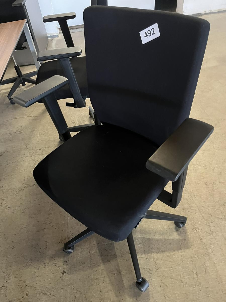 B&uuml;rodrehstuhl mit Armlehne verstellbar schwarz?d=2026-01-20 11:42:23