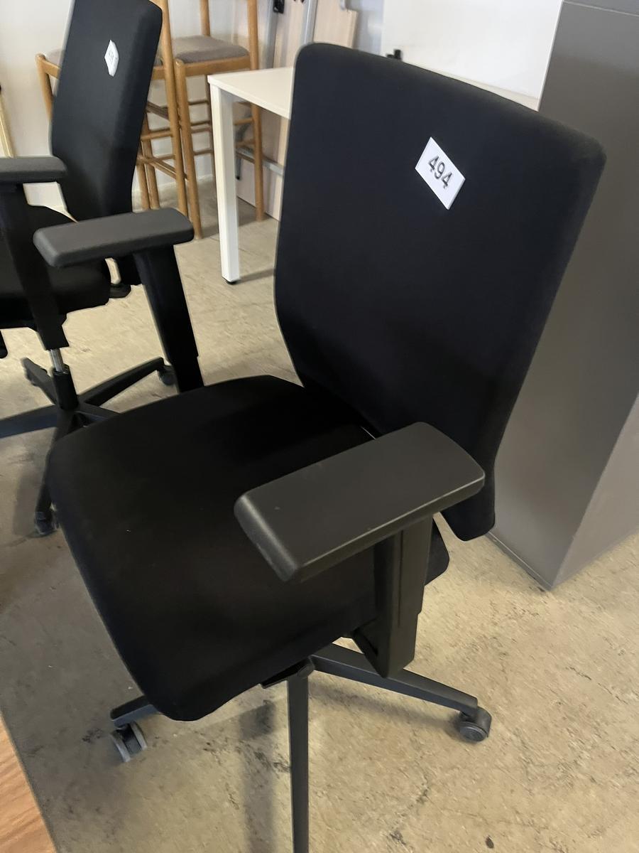 B&uuml;rodrehstuhl mit Armlehne verstellbar schwarz?d=2026-01-20 11:41:00