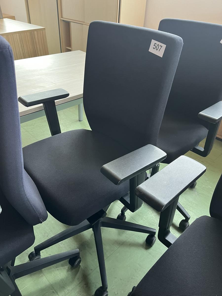 B&uuml;rodrehstuhl mit Armlehne verstellbar schwarz?d=2026-01-20 11:41:02