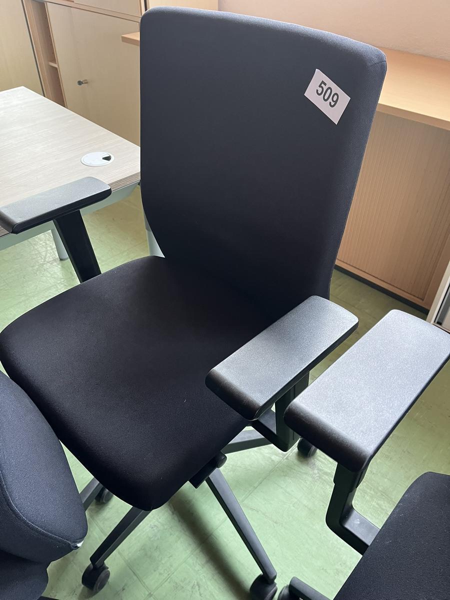 B&uuml;rodrehstuhl mit Armlehne verstellbar schwarz?d=2026-01-20 11:42:23