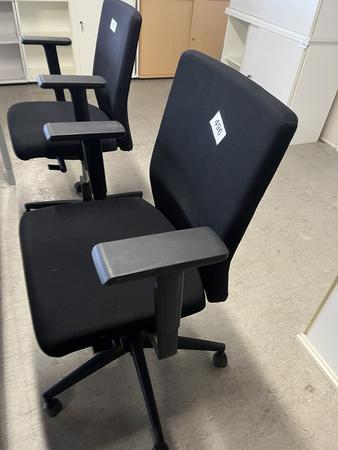 B�rodrehstuhl mit Armlehne verstellbar schwarz