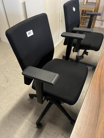 B�rodrehstuhl mit Armlehne verstellbar schwarz