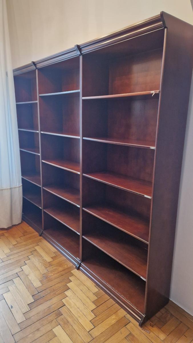 3 Stk. B&uuml;cherregale, je 80cm breit, 200cm hoch, 30cm tief, Gesamtl&auml;nge 240cm, die Regale sind verschraubt - k&ouml;nnen jedoch einzeln aufgestellt werden?d=2026-01-22 22:22:23