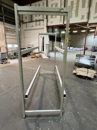 ca. 18 Laufmeter Regalanlage, 10 Stk. Regalsteher, ca. 2600x950x2200mm, Auflagebreite ca. 900mm, 36 Stk. Balken ca. 18 Laufmeter Regalanlage, 10 Stk. Regalsteher, ca. 2600x950x2200mm, Auflagebreite ca. 900mm, 36 Stk. Balken