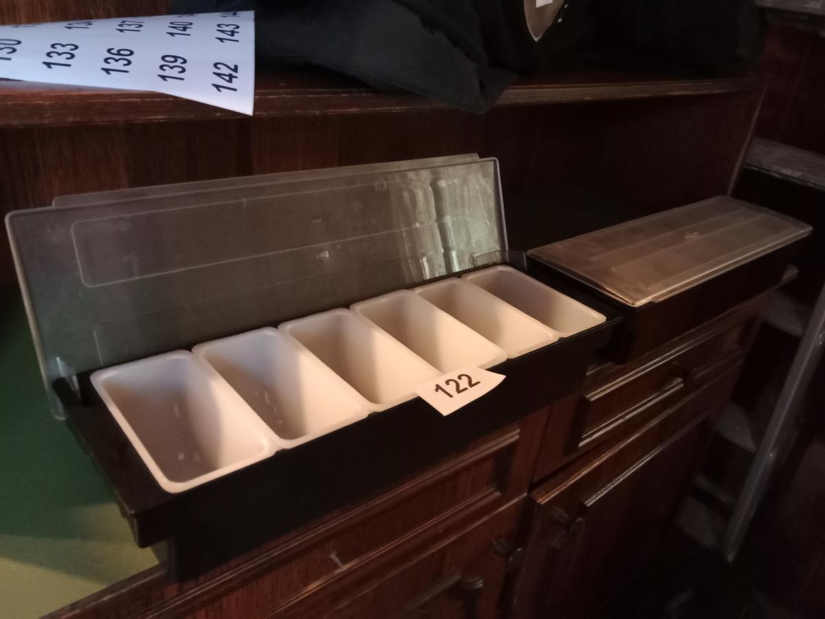 2 St&uuml;ck Kunststoffboxen mit 6 teiliger Unterteilung und Deckel