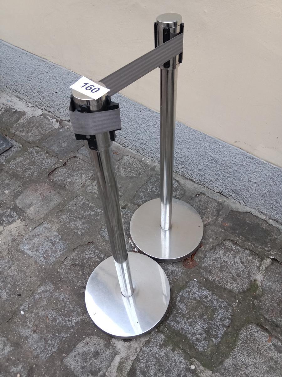 4 St&uuml;ck Absperrungen mit Zugb&auml;ndern?d=2026-01-30 01:37:28