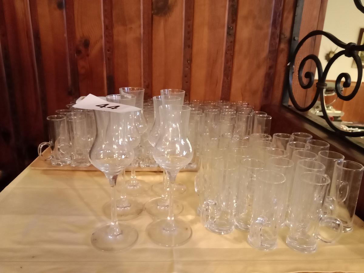 98 St&uuml;ck Schnapsgl&auml;ser komplette Tischinhalt