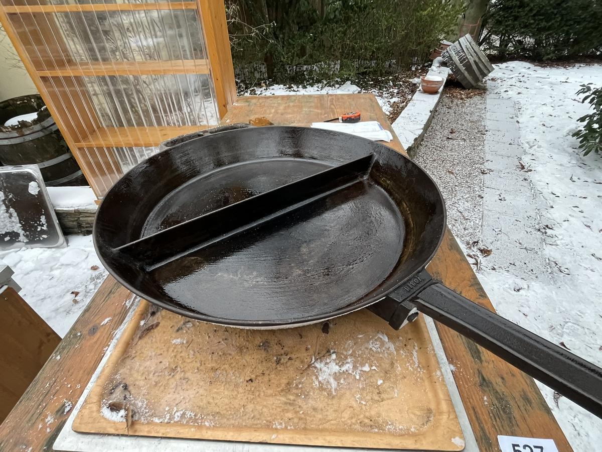 Gusspfanne ca. 60 kg 75 cm Durchmesser / Gr&ouml;&szlig;e 132 cm