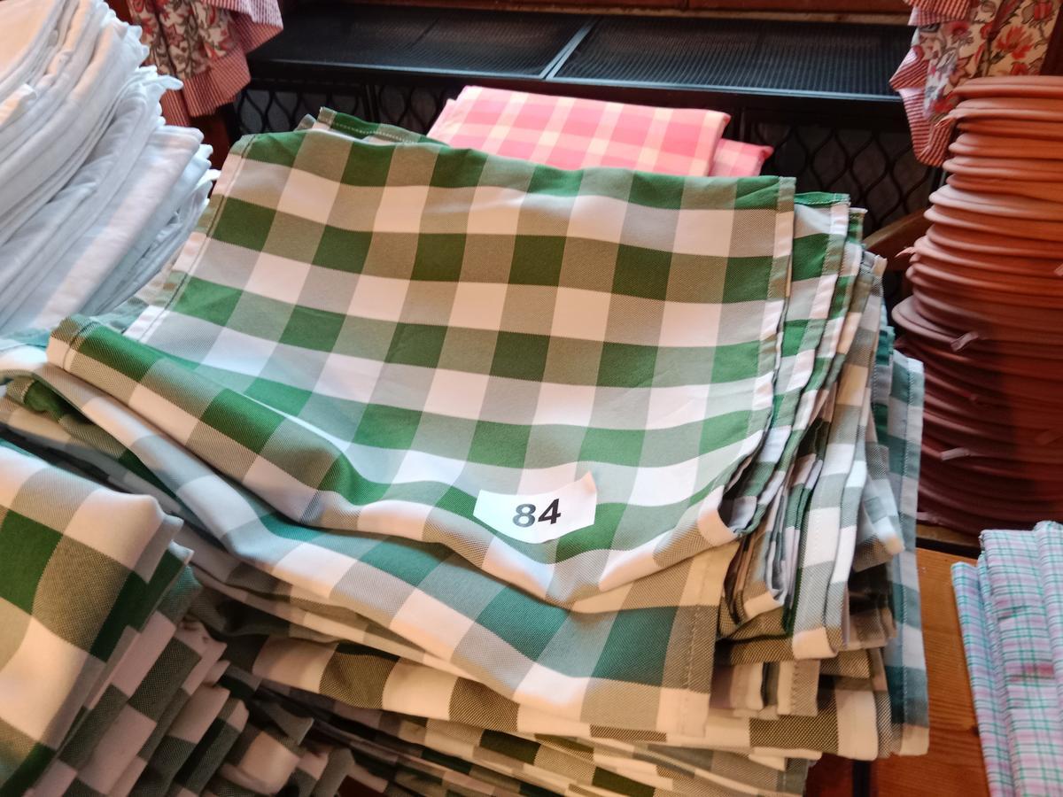 112 St&uuml;ck Tischl&auml;ufer gr&uuml;n weiss 120/40 cm Typ Landhaus