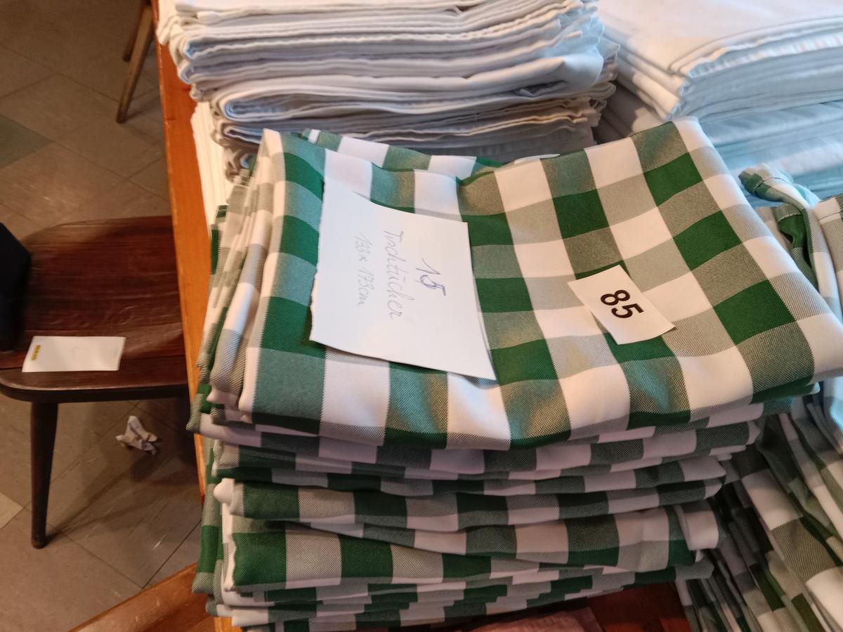 15 St&uuml;ck Tischt&uuml;cher gr&uuml;n-weiss Typ Landhaus