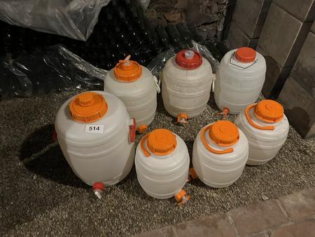 7 Stück Speidel Tanks in Kunststoff 1x30 l, 3 x 20 l , 3 x 12 l 7 Stück Speidel Tanks in Kunststoff 1x30 l, 3 x 20 l , 3 x 12 l