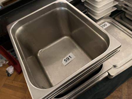 5 Stück GN Behälter 1/2 2/19 cm , 3/9 cm 5 Stück GN Behälter 1/2 2/19 cm , 3/9 cm