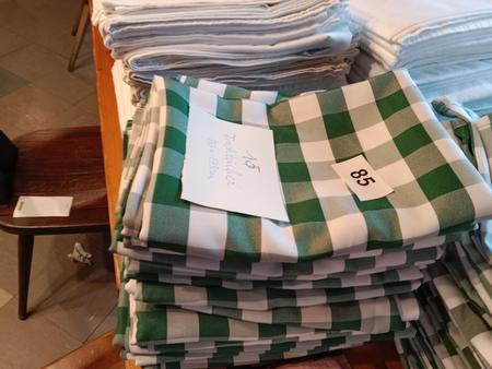 15 Stück Tischtücher grün-weiss Typ Landhaus 15 Stück Tischtücher grün-weiss Typ Landhaus