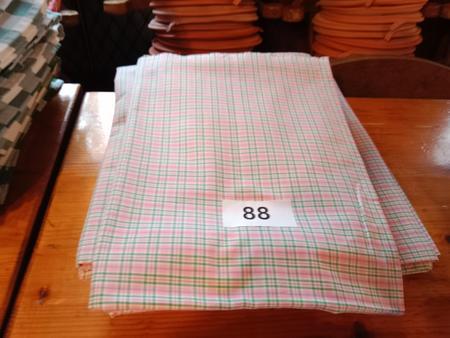 6 Stück Tischtücher grün/rosa/weiss 110/210 cm , 1 x 54/100cm 6 Stück Tischtücher grün/rosa/weiss 110/210 cm , 1 x 54/100cm