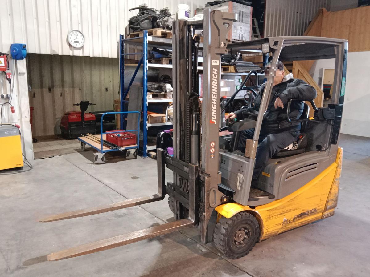 JUNGHEINRICH EFG 216, 330 ZZ, BJ 2020, 1600 kg?d=2026-01-29 23:57:04