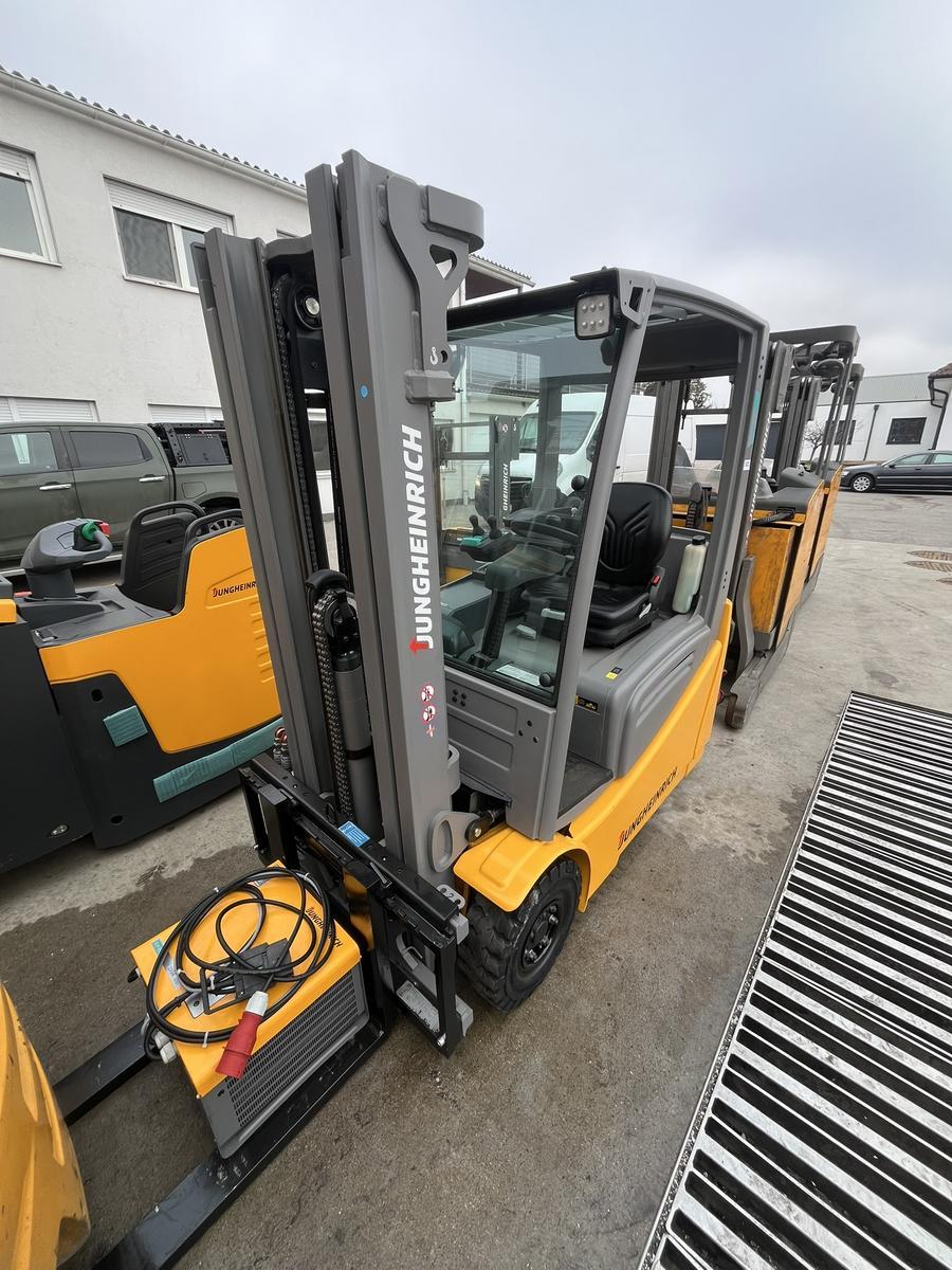 JUNGHEINRICH EFG 216 k 425 DZ Li-ION, BJ 2019?d=2026-01-29 23:57:09