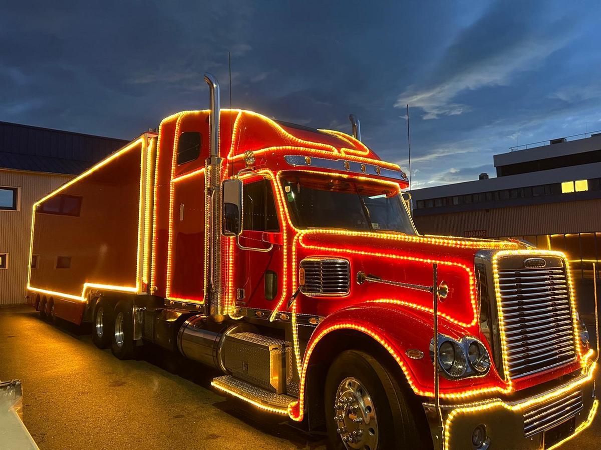 Freightliner Sattelzugmaschine Coronado CC132, rot, Diesel, 375 kW mit Eventaufleger?d=2026-01-29 22:26:23