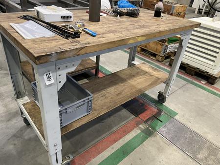 Werktisch mit Massivholzplatte ca. 150/75 cm Werktisch mit Massivholzplatte ca. 150/75 cm