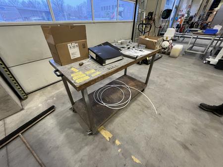 Werktisch mit Massivholzplatte mobil ca. 160/70 cm Werktisch mit Massivholzplatte mobil ca. 160/70 cm