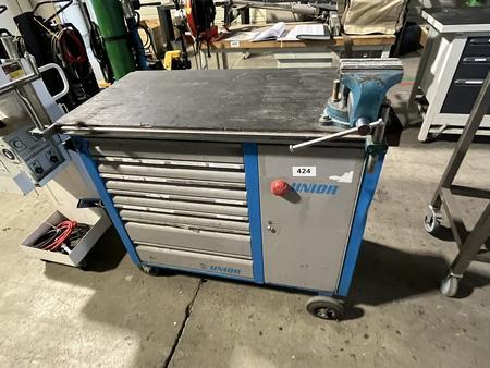 UNIOR Werkzeugwagen mit Schraubstock ohne Inhalt UNIOR Werkzeugwagen mit Schraubstock ohne Inhalt