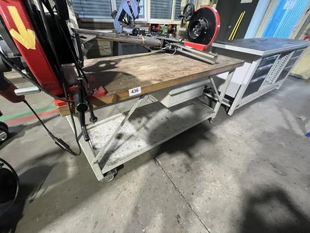 Werktisch mit Massivholzplatte mobil ca. 150/70 cm Werktisch mit Massivholzplatte mobil ca. 150/70 cm