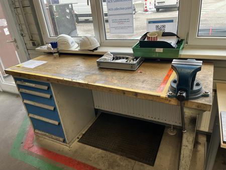 Werkbank mit Schraubstock -Massivholzplatte 200/70 cm Werkbank mit Schraubstock -Massivholzplatte 200/70 cm