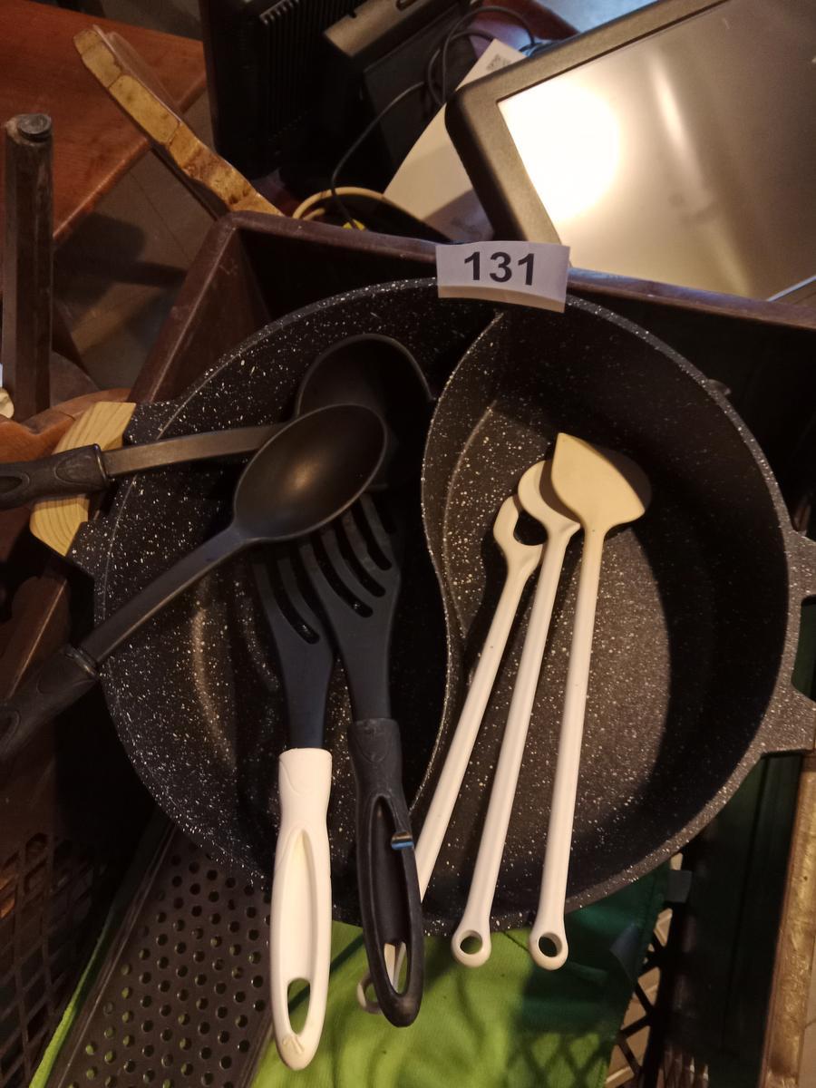 beschichtete Wanne mit div.Kochl&ouml;ffeln