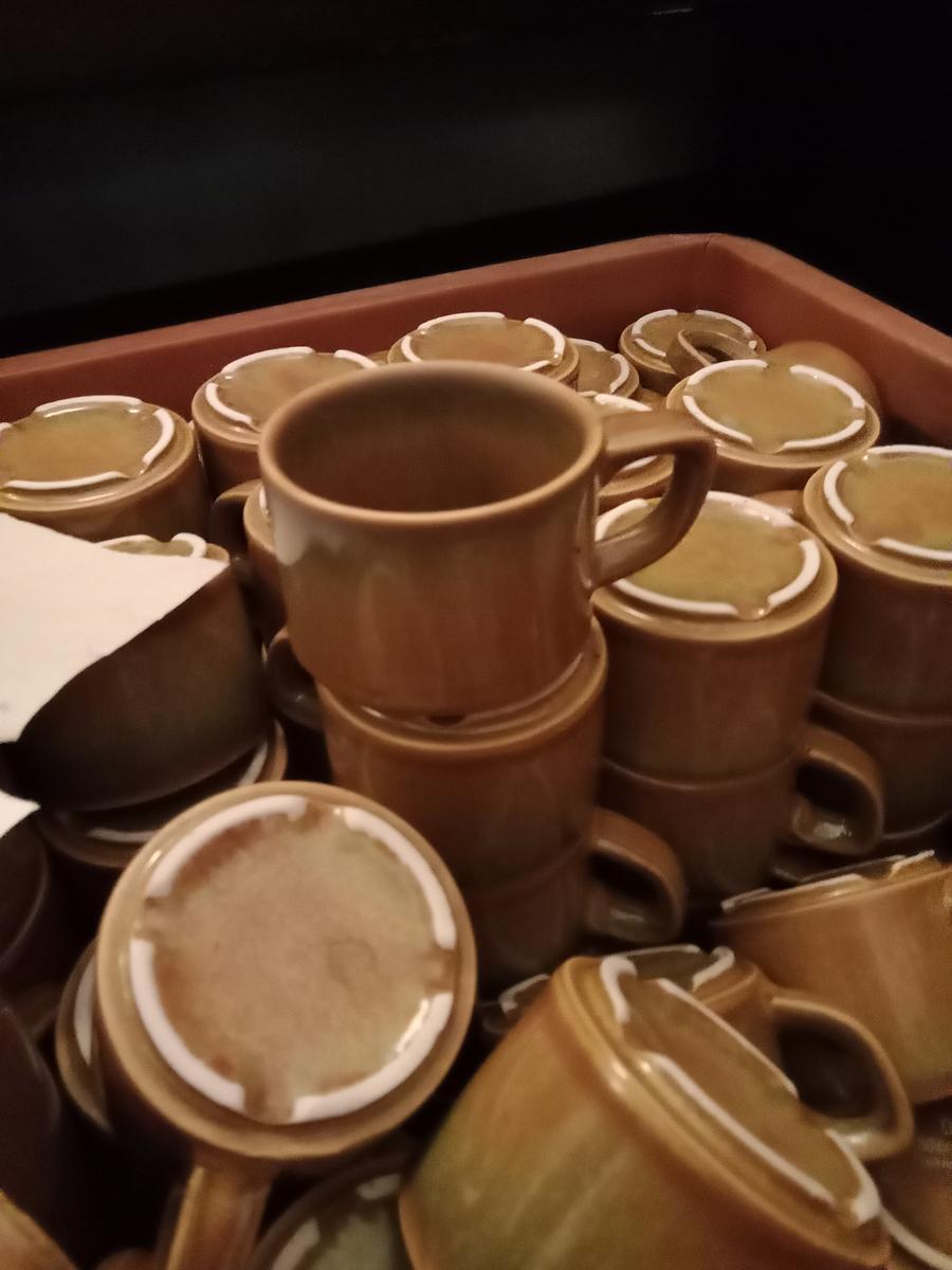 220 St&uuml;ck Mocca-Tassen mit Untersetzer