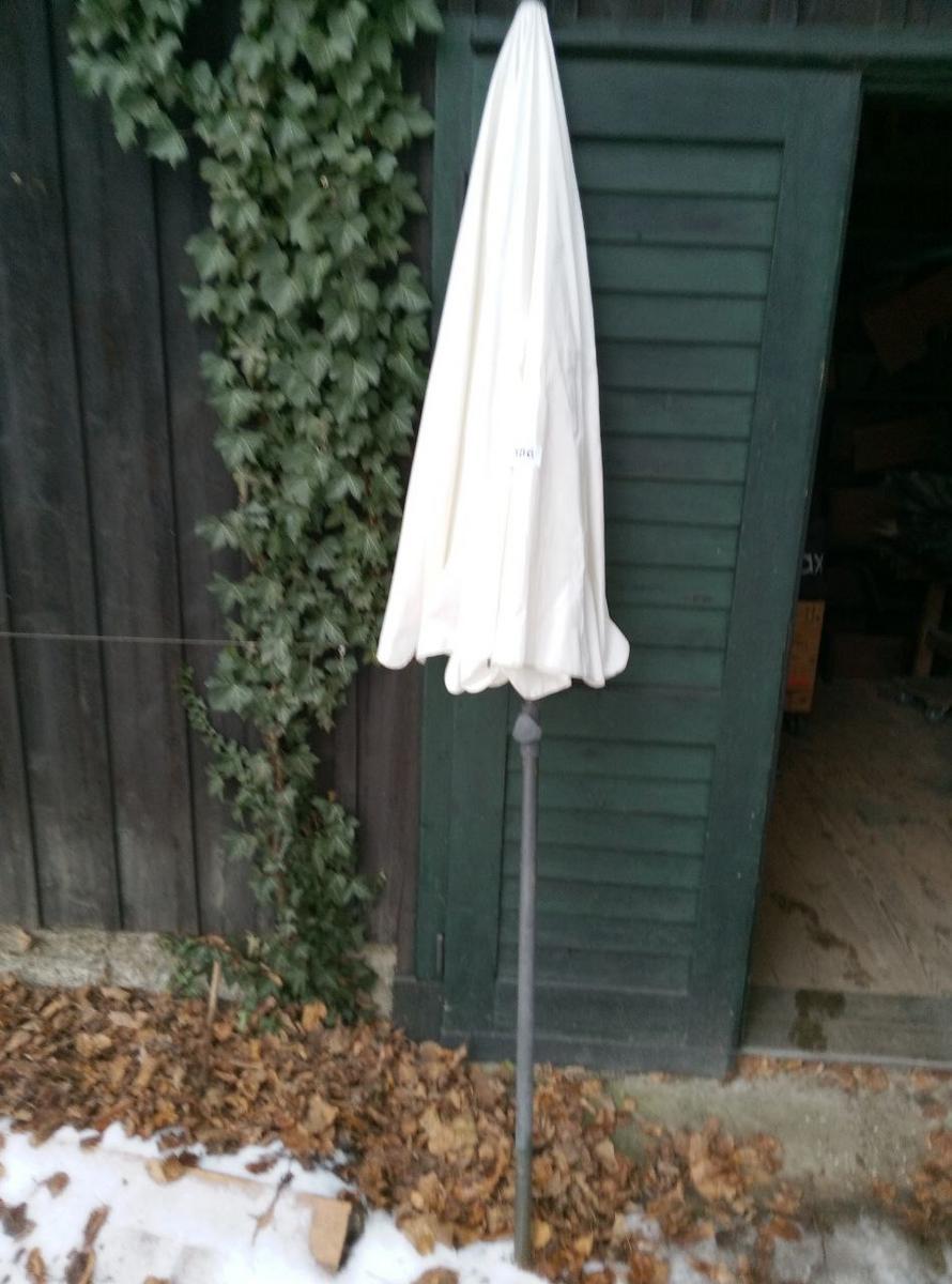 7 Stk. Sonnenschirme, wei&szlig;, DM 230cm mit Schirmst&auml;nder