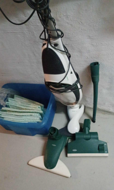 2 Stk. Vorwerk Maschinen mit Aufs&auml;tzen Kobold � Funktionsf&auml;hig (Filter etc. muss getauscht werden)?d=2026-02-17 00:44:30