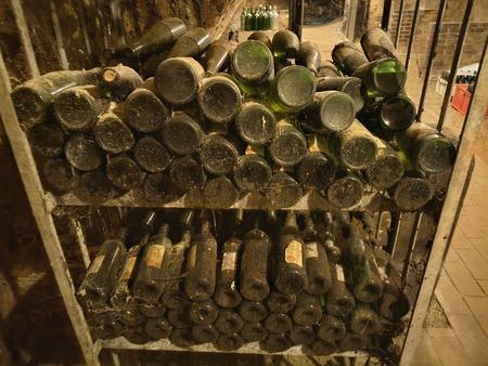 200 Flaschen Rheinriesling Kabinett 1990, Winzer Krems, trocken, 12%, 0.75l, Kork, absolute Rarit�t, perfekte Lagerung im Weinkeller