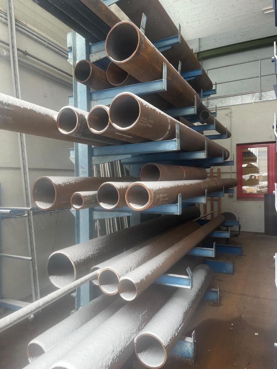 Kragarmregalanlage bestehend aus 4 St&uuml;ck Stehern H: 3.50 m Ausladung: 1.00 - 0.50 m?d=2026-02-25 00:19:07