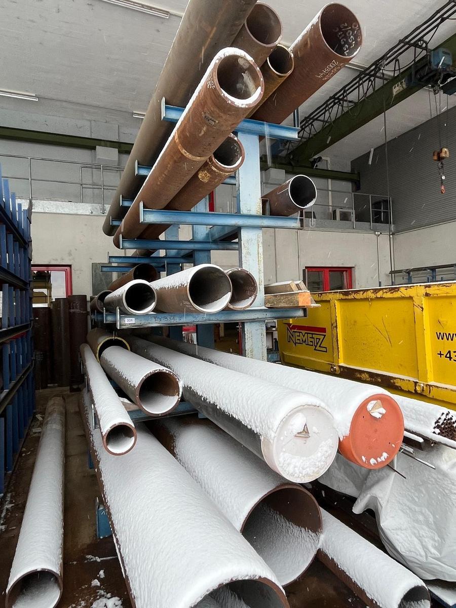 Kragarmregalanlage bestehend aus 4 St&uuml;ck Stehern H: 3.50 m Ausladung: 1.20?d=2026-02-25 00:19:08