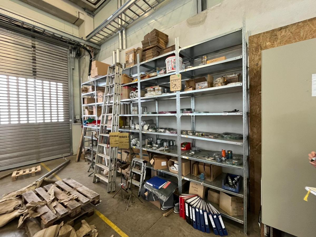 ca. 5 lfm Fachbodenregal geschraubt  H: 3 m T: 0.6 m?d=2026-02-25 00:19:13