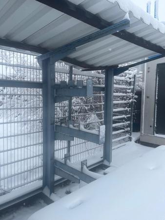 Kragarmregalanlage bestehend aus 5 St�ck Stehern H: 2.10 m Ausladung: 1.40 m