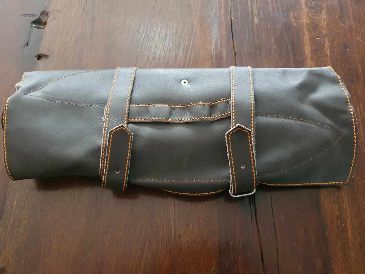 Kochset mit 5 Damast-Messer und brauner Lederrolle?d=2026-02-27 01:00:38