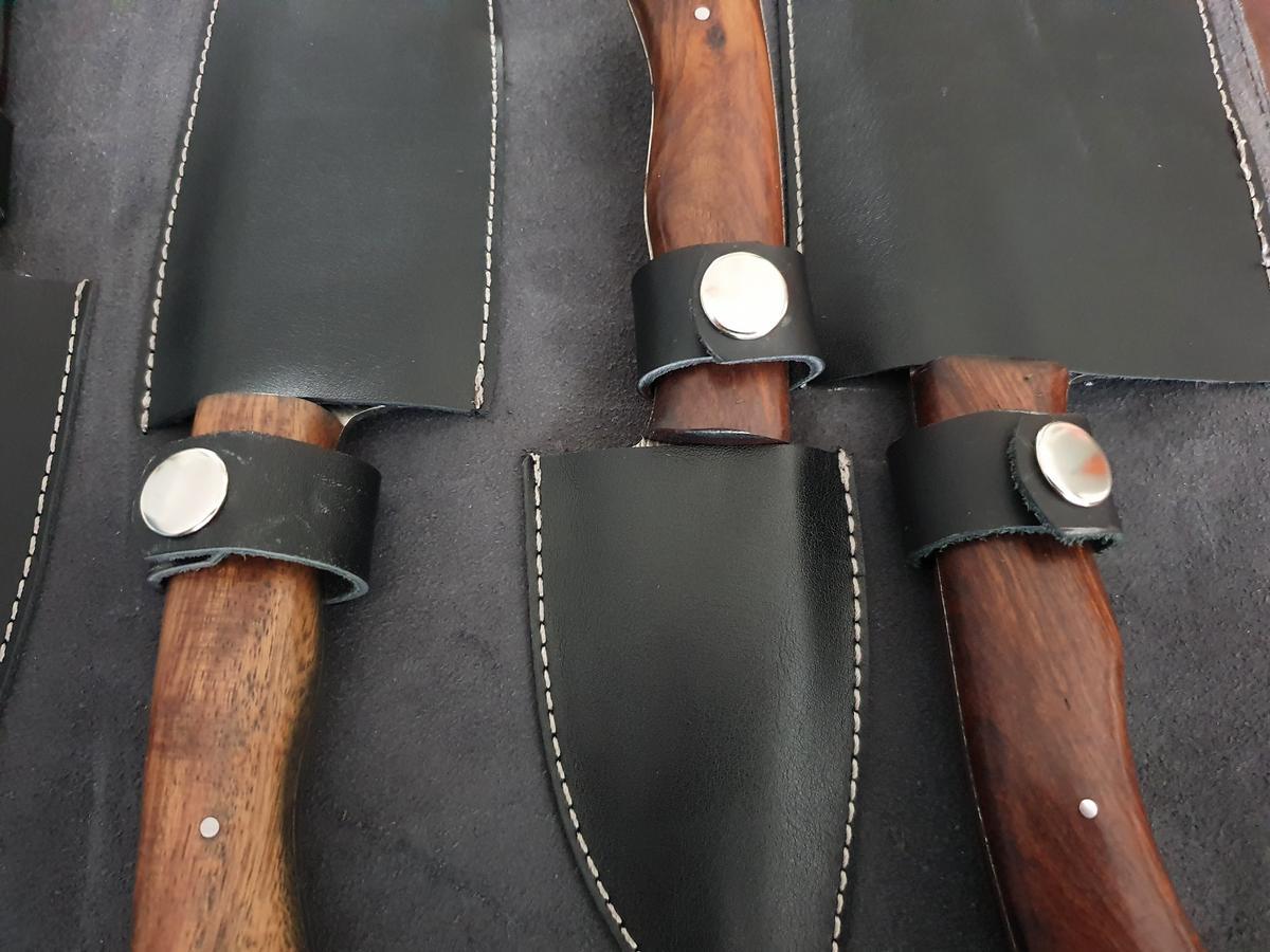 Kochset mit 5 Damast-Messer und schwarzer Lederrolle?d=2026-02-27 01:00:28