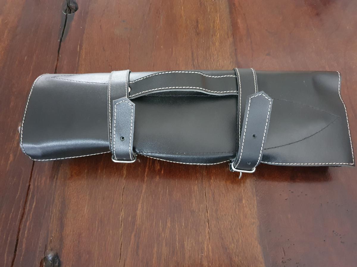 Kochset mit 5 Damast-Messer und schwarzer Lederrolle?d=2026-02-27 01:00:28